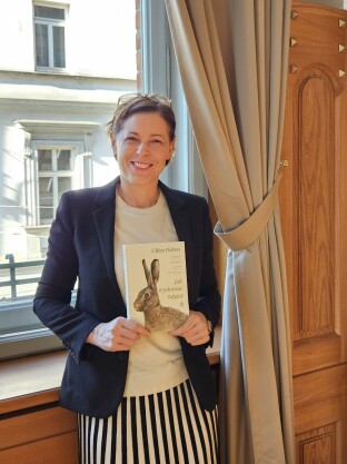 "Jak wychować zająca" jedną ze 100 najważniejszych książek 2025 roku